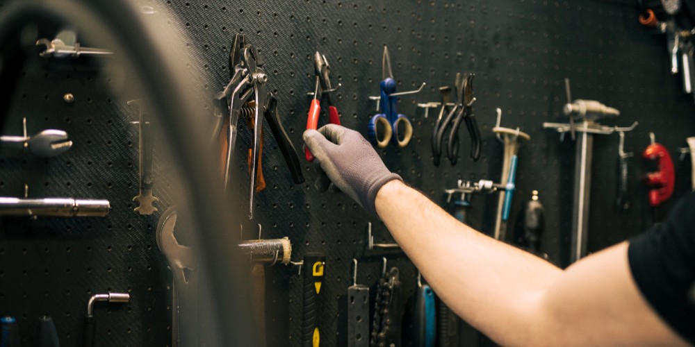 Železářské zboží a spojovací materiál